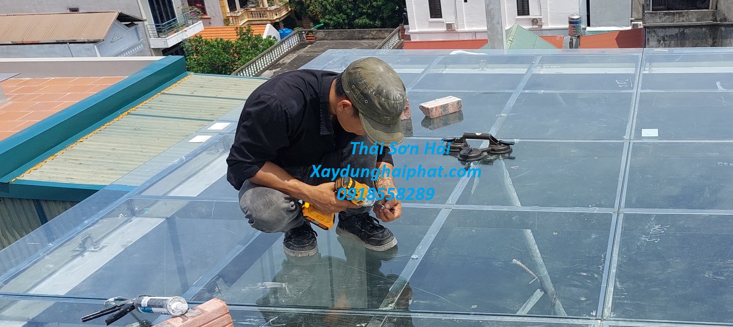 bang-bao-gia-thi-cong-tam-poly-gia-lam-mai-nhua-Ha-Noi-6