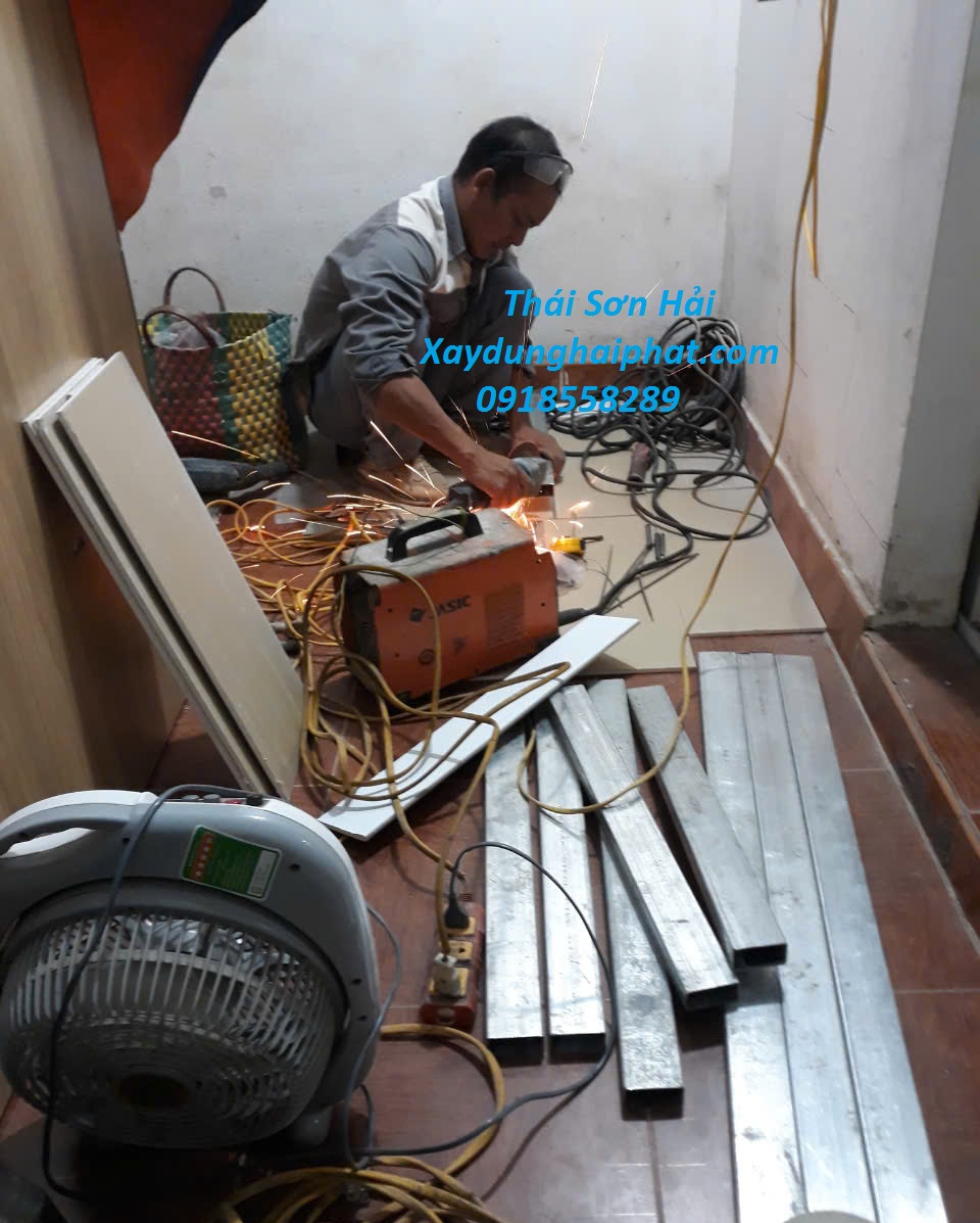 bang-gia-cau-thang-sat-gia-cau-thang-sat-hop-2026-tai-Ha-Noi-1