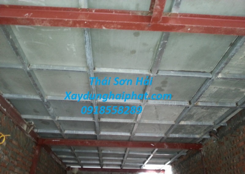 bang-gia-thi-cong-gac-lung-bang-tam-cemboard-gia-lam-gac-xep-o-HN-4
