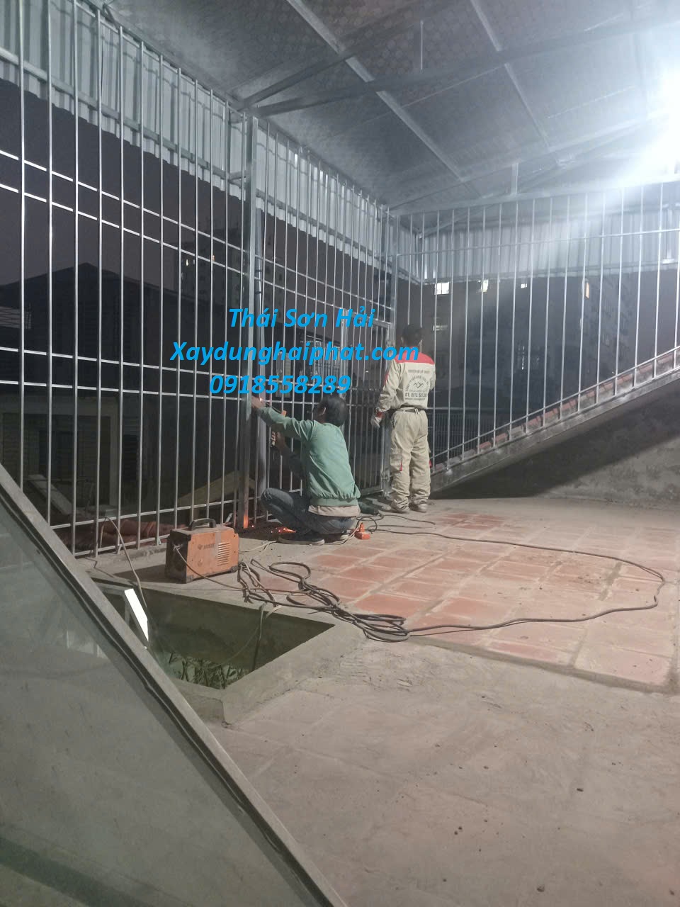 bao-gia-khung-sat-chong-trom-chuong-cop-bao-ve-nha-o-Ha-Noi-1