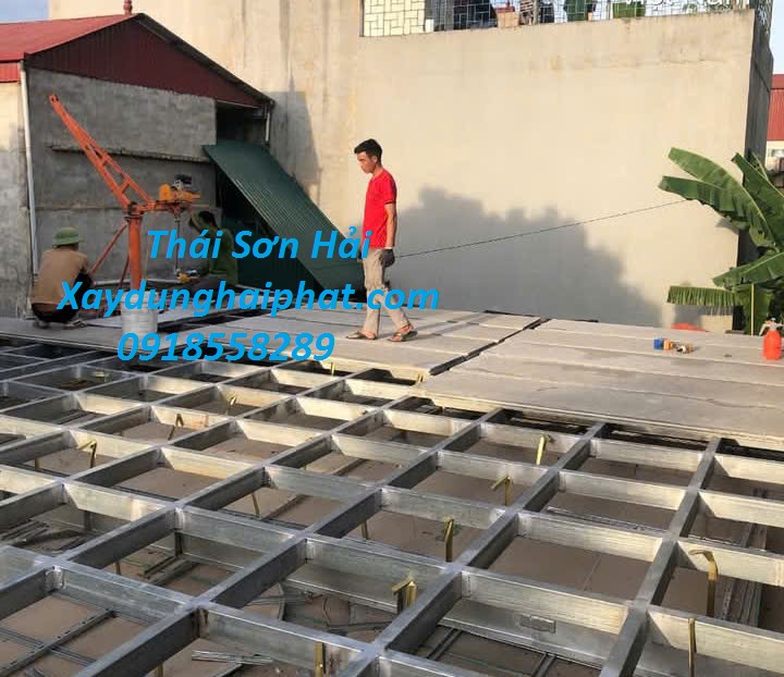 bao-gia-lam-gac-xep-gia-thi-cong-tam-cemboard-lam-san-nhe-tai-HN-5