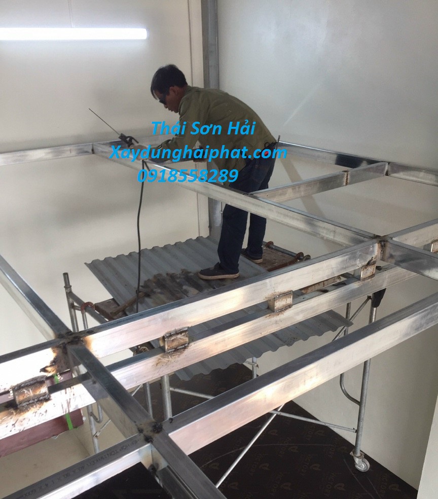 bao-gia-lam-gac-xep-gia-thi-cong-tam-cemboard-lam-san-nhe-tai-HN-6