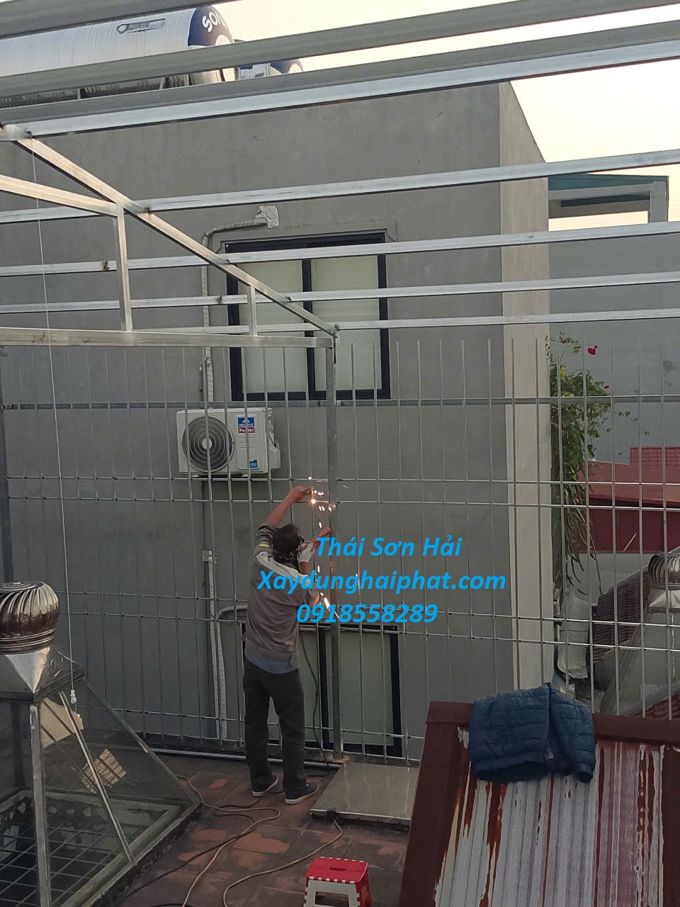 can-doi-tho-lam-khung-sat-cua-sat-mai-ton-gia-re-tai-Ha-Noi-3