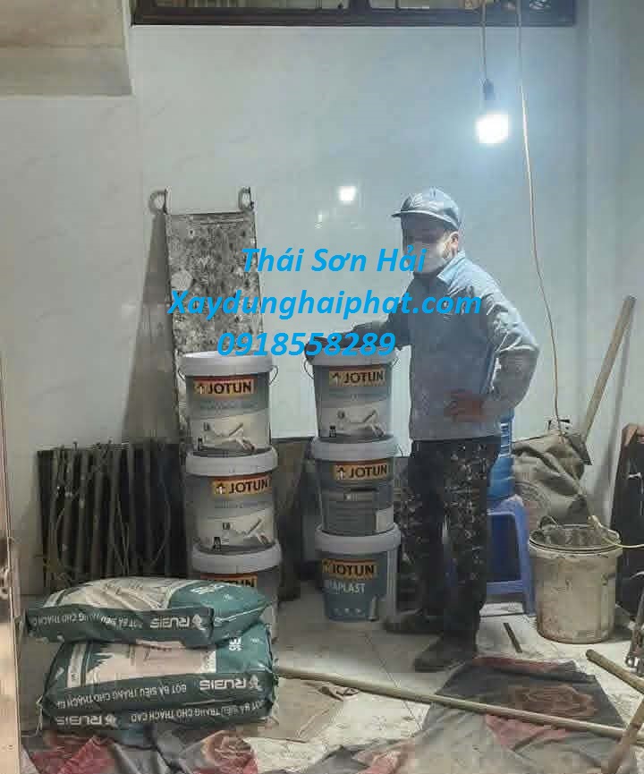 can-thue-tho-son-nha-pho-cai-tao-son-tuong-nha-cu-o-Ha-Noi-1