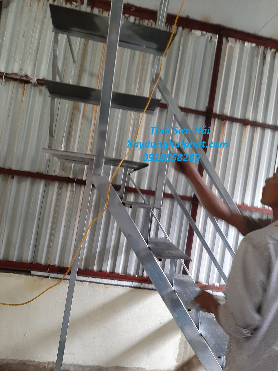 can-tim-don-vi-lam-chuong-cop-cau-thang-sat-san-thuong-o-HN-3