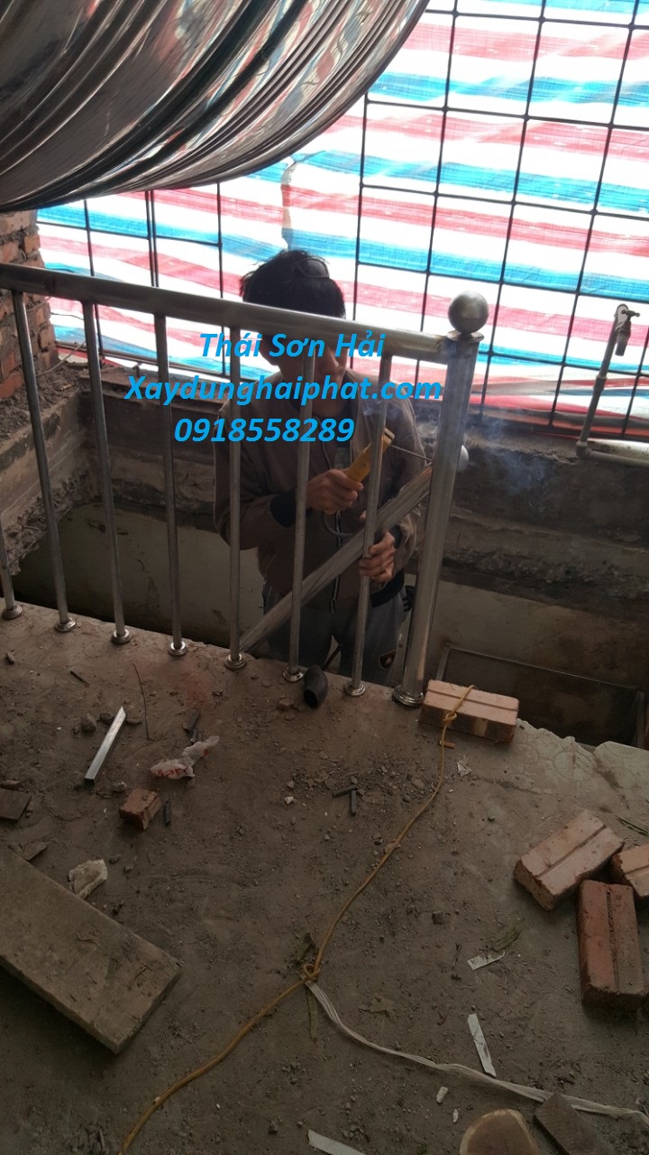 can-tim-don-vi-lam-chuong-cop-cau-thang-sat-san-thuong-o-HN-7