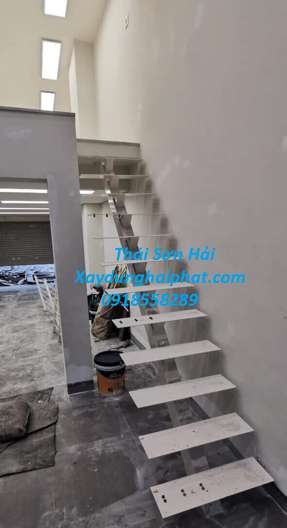 co-so-gia-cong-cau-thang-sat-ben-dep-theo-thoi-gian-o-HN-5