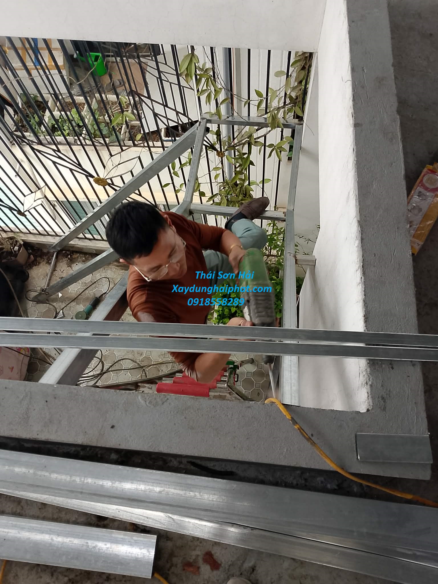 co-so-lam-cau-thang-sat-chat-luong-lam-cau-thang-sat-hop-tai-Thanh-Xuan-hn-3