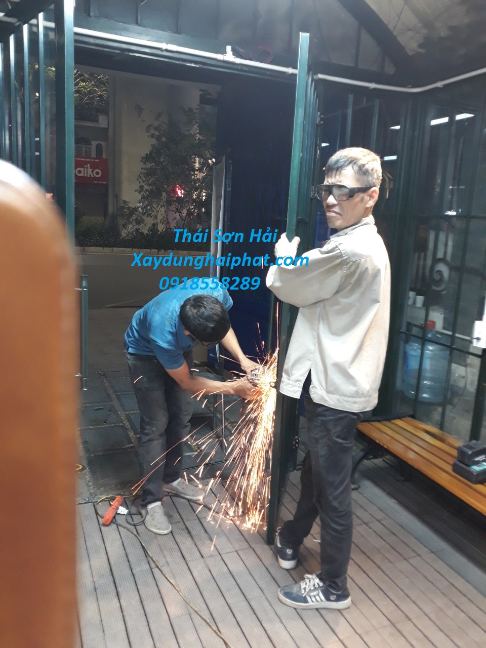 co-so-san-xuat-cua-sat-theo-yeu-cau-o-Ha-Noi-2