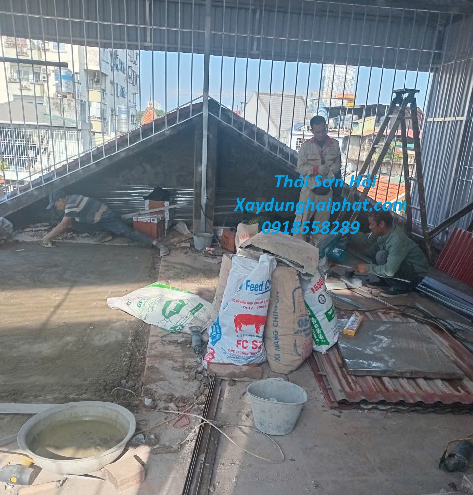 co-so-thi-cong-lam-cua-cong-sat-mai-ton-ben-dep-o-HN-2