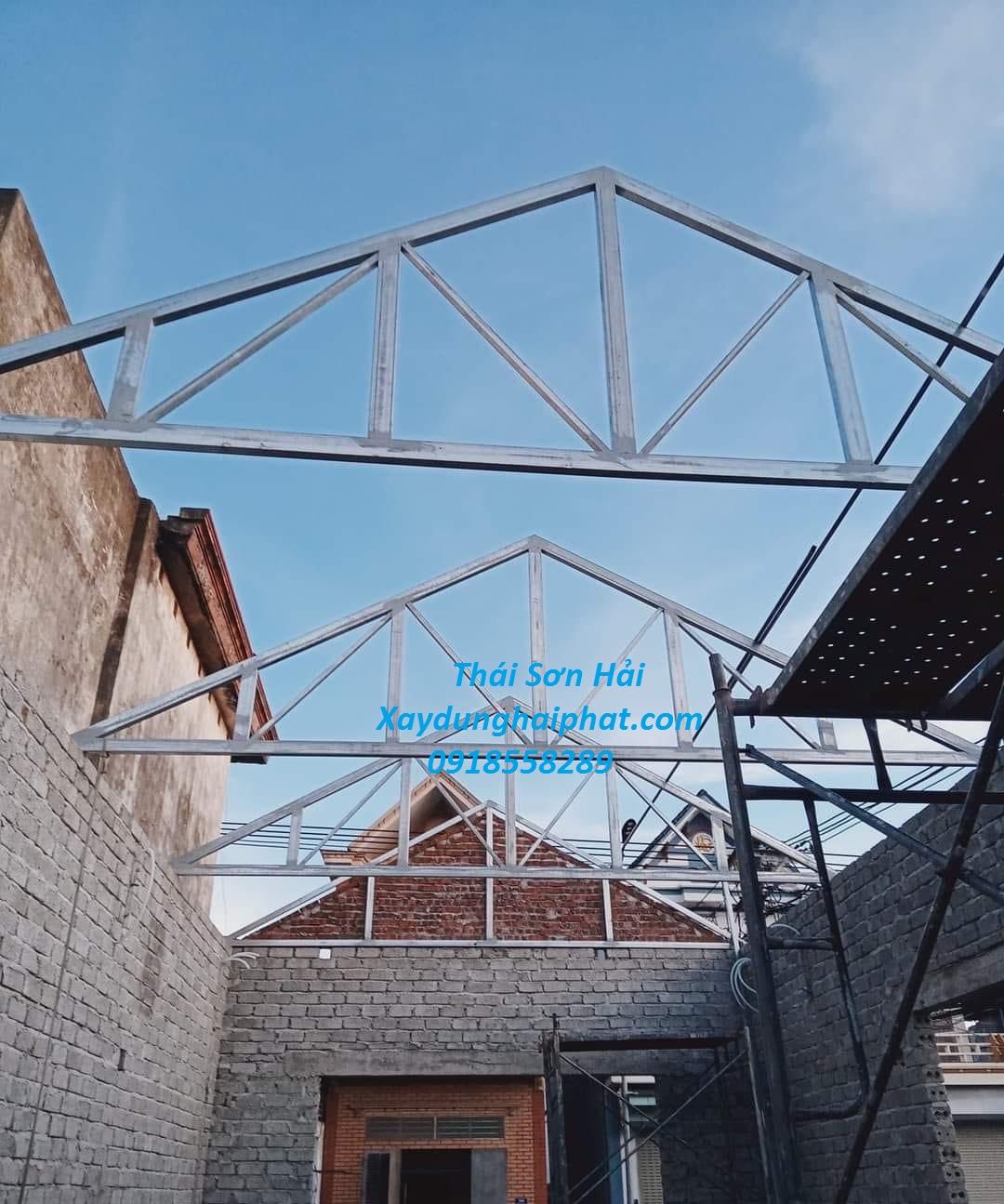 co-so-thi-cong-lam-cua-cong-sat-mai-ton-ben-dep-o-HN-3