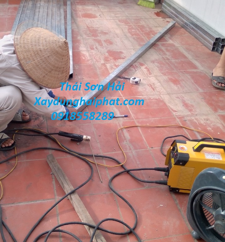 cong-ty-cai-tao-mai-ton-cu-lam-mai-ton-cach-nhiet-chong-nong-o-Ha-Noi-1