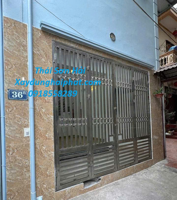 cong-ty-lam-cong-sat-chat-luong-lam-cua-cong-sat-dep-hien-dai-o-HN-6