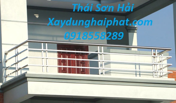 cong-ty-lam-lan-can-ban-cong-sat-cua-cong-sat-ben-dep-o-HN-3