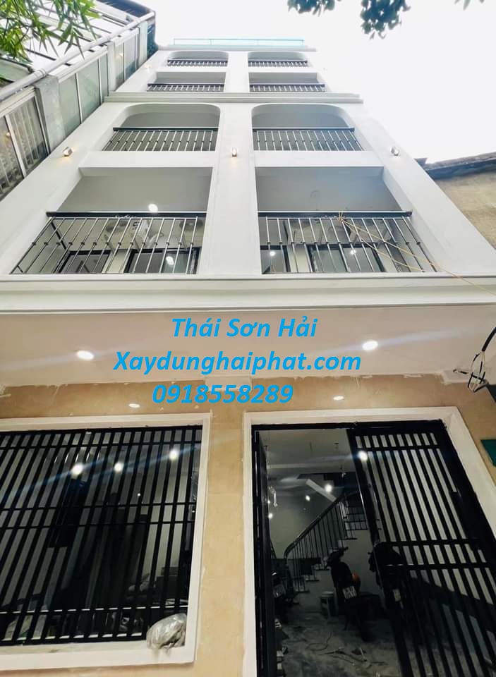 cong-ty-lam-lan-can-ban-cong-sat-cua-cong-sat-ben-dep-o-HN-5