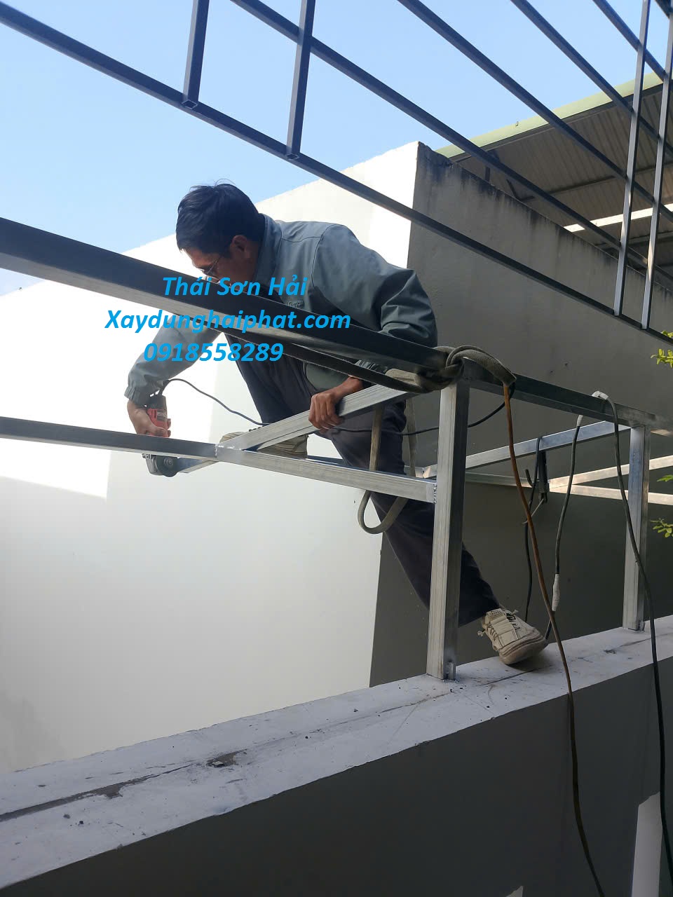 cong-ty-lam-mai-che-poly-nha-dan-lam-mai-lay-sang-tai-Cau-Giay-HN-2