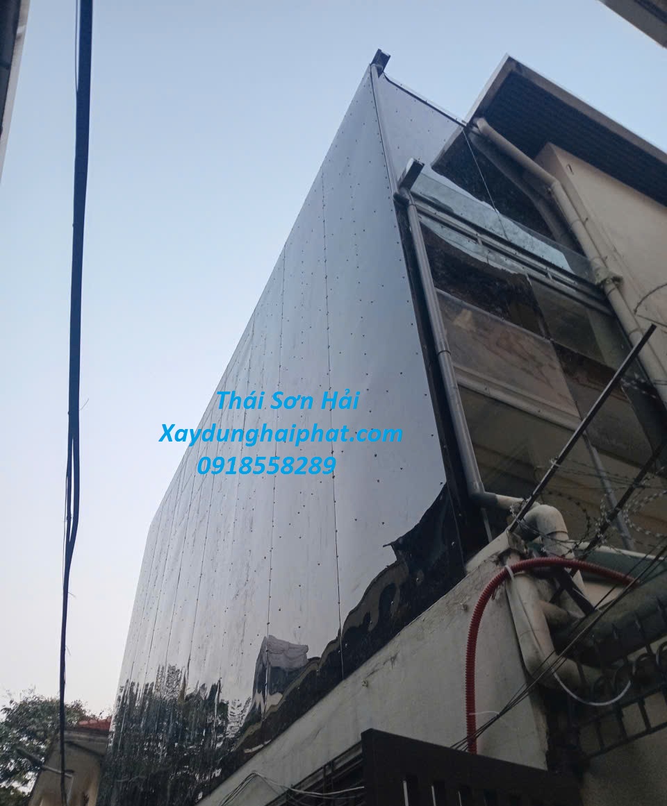 cong-ty-lam-mai-nhua-lay-sang-lam-mai-che-poly-tai-Ha-Noi-5