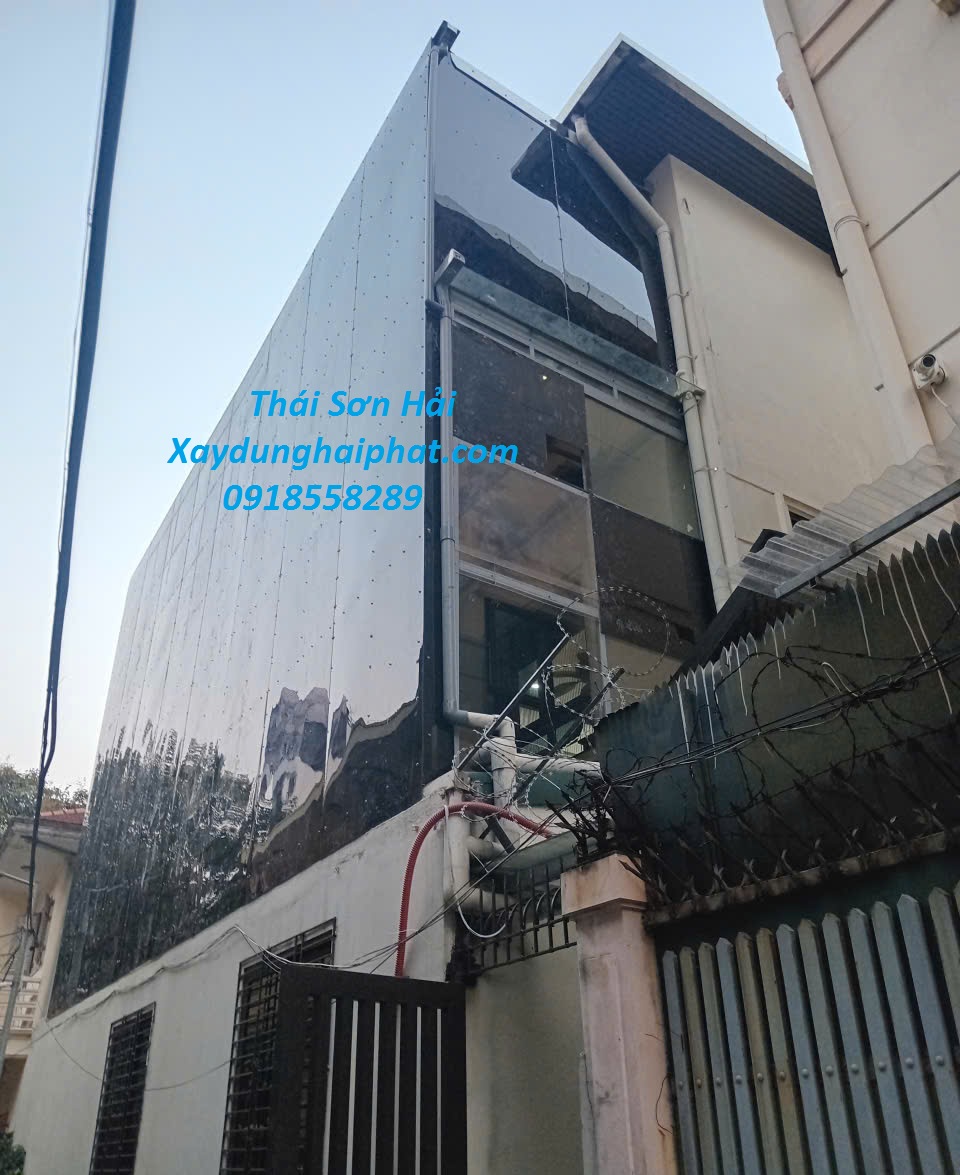 cong-ty-lam-mai-nhua-lay-sang-uy-tin-lam-mai-che-poly-gia-re-o-HN-2