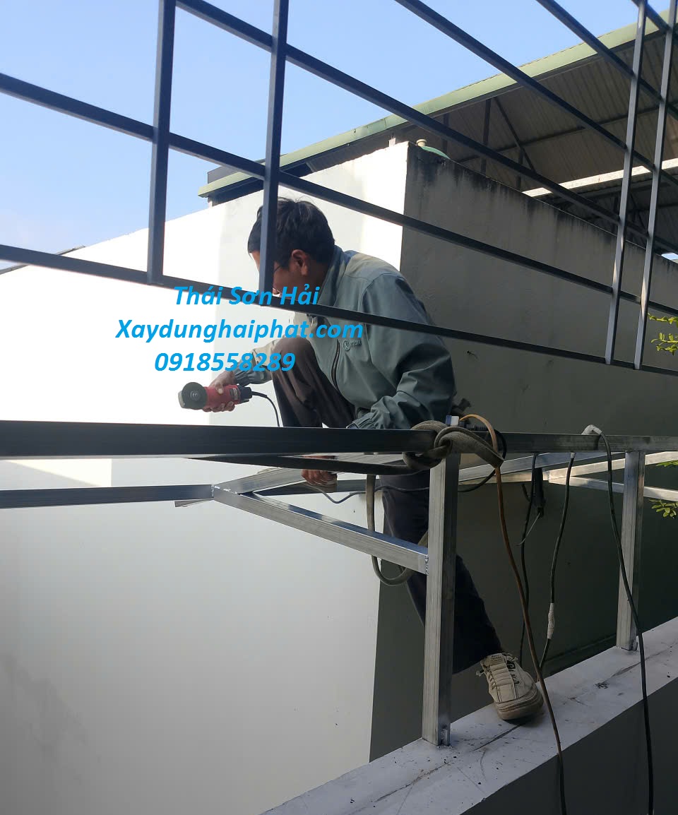 cong-ty-lam-mai-nhua-lay-sang-uy-tin-lam-mai-che-poly-gia-re-o-HN-5