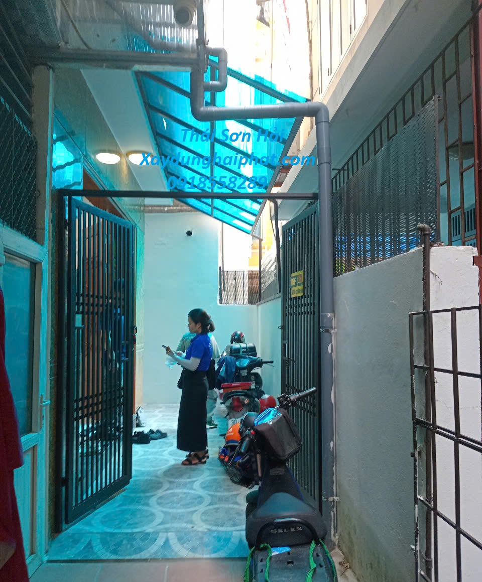 cong-ty-lam-mai-nhua-lay-sang-uy-tin-lam-mai-che-poly-gia-re-o-HN-6