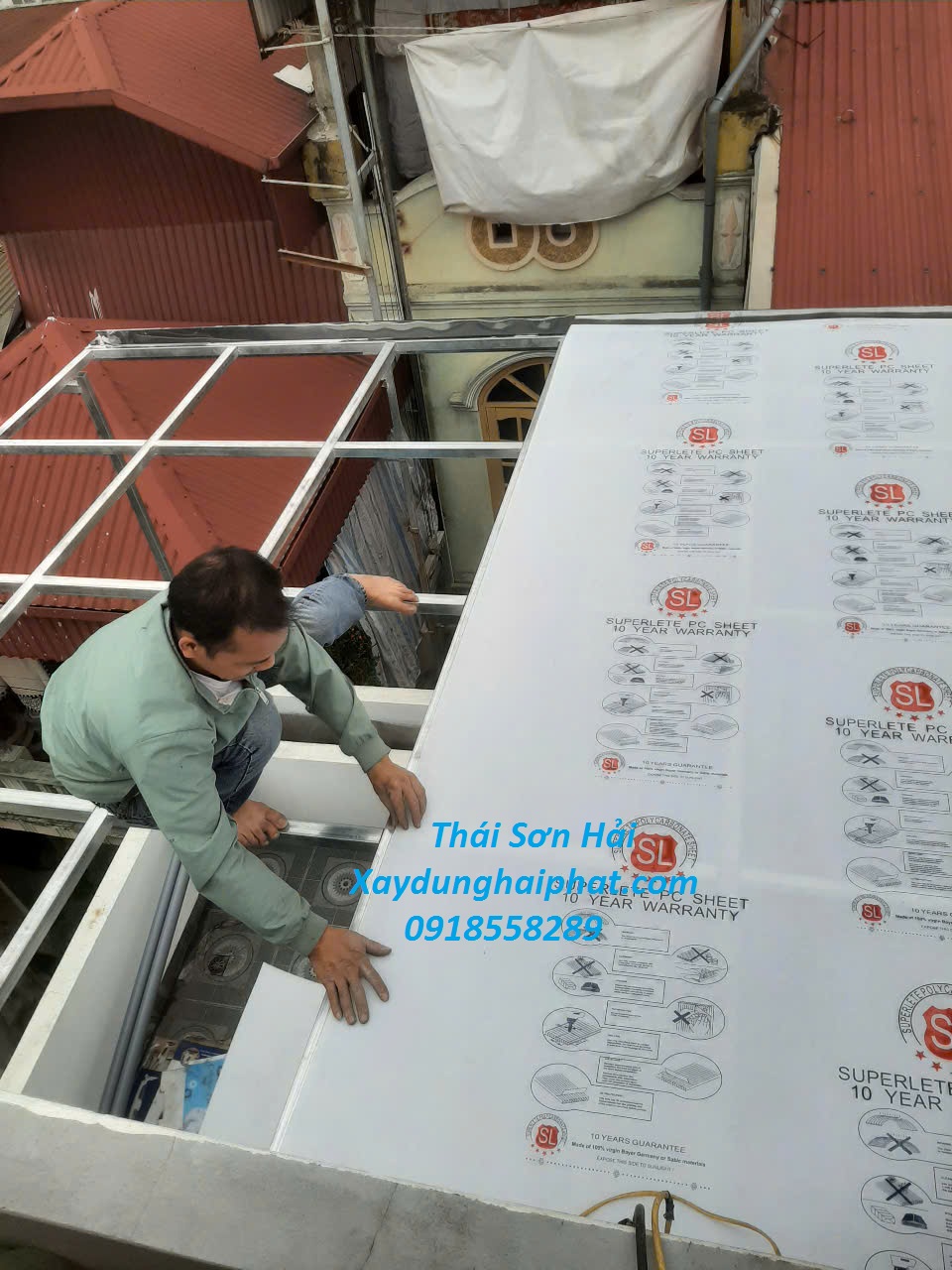 cong-ty-lam-mai-nhua-poly-uy-tin-cai-tao-thay-mai-nhua-poly-hong-o-HN-2