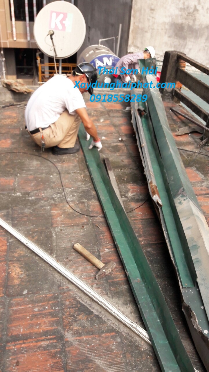 cong-ty-lam-mang-ton-inox-sua-chua-thay-mang-ton-hu-hong-o-HN-7