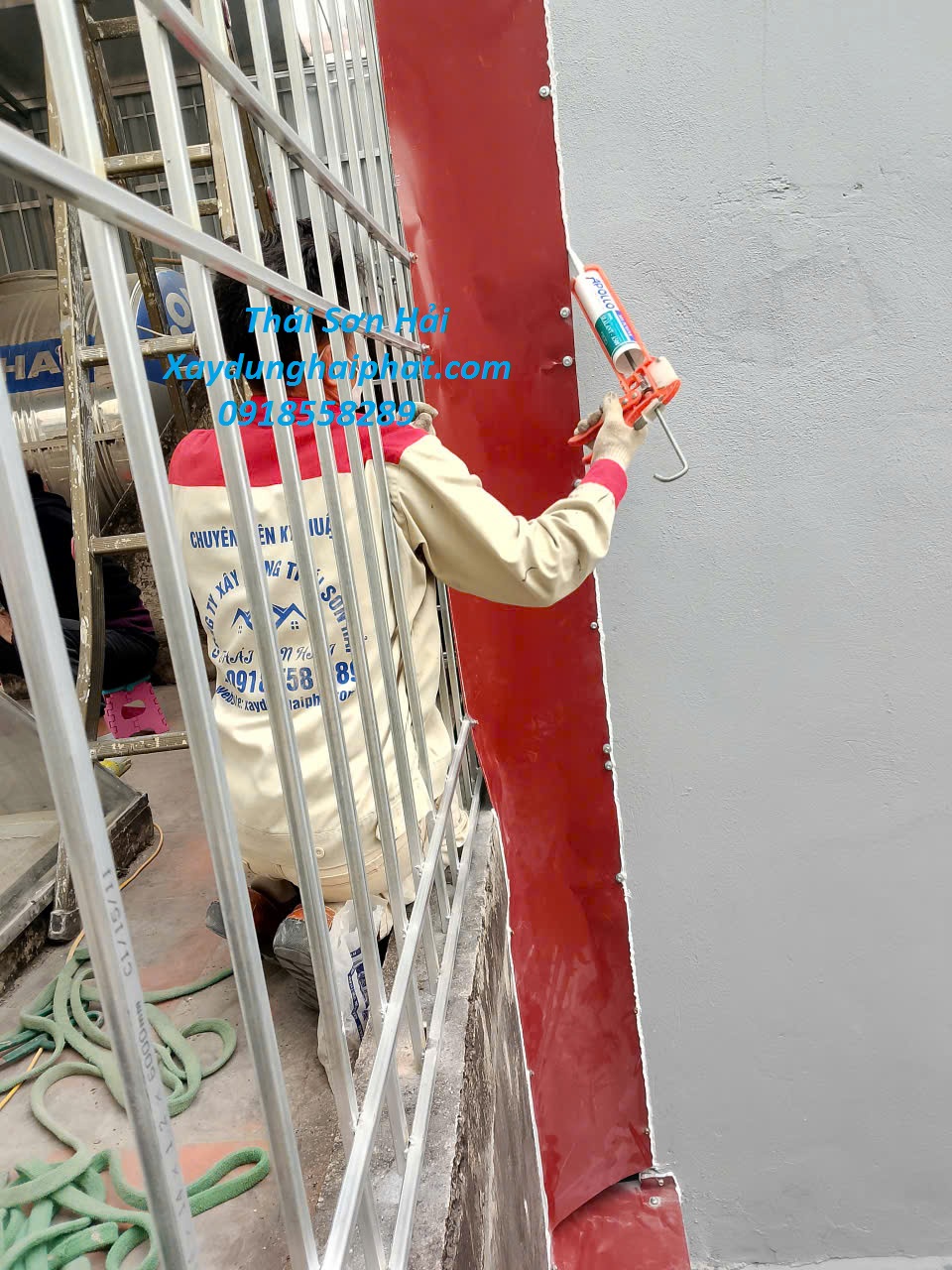 cong-ty-lop-mai-ton-cai-tao-mai-ton-cu-bi-dot-o-HN-1