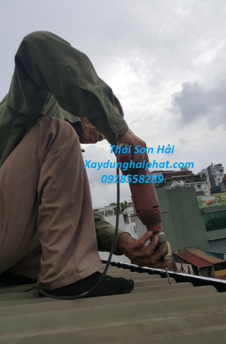 cong-ty-lop-mai-ton-cai-tao-mai-ton-cu-bi-dot-o-HN-5