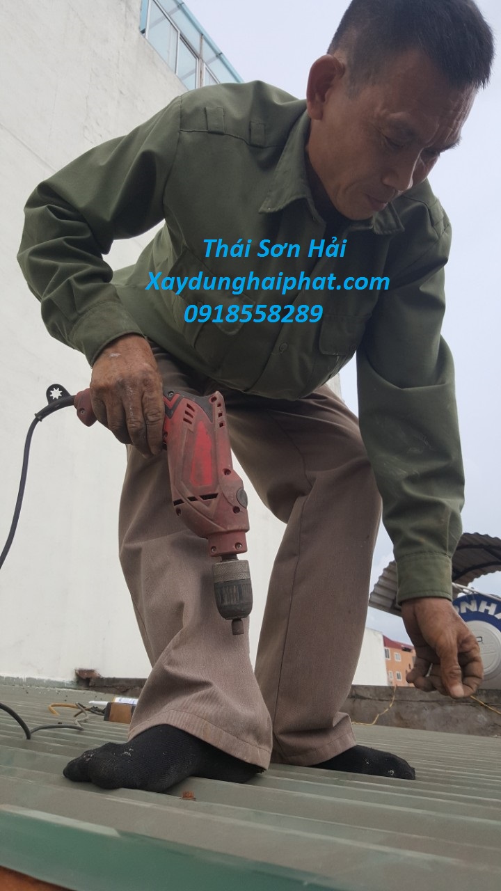 cong-ty-sua-mai-ton-nha-dan-cai-tao-mai-ton-cu-bi-dot-triet-de-6