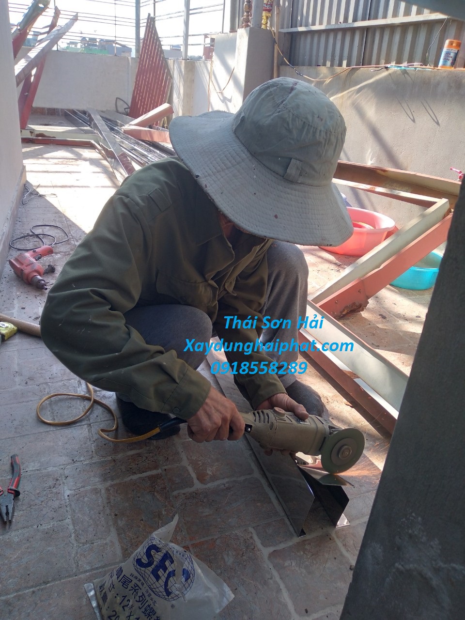 cong-ty-thi-cong-mang-xoi-inox-lap-dat-mang-xoi-inox-nha-dan-o-Ha-Noi-2