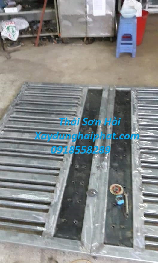 dat-lam-cua-sat-theo-kich-thuoc-lam-cua-sat-chat-luong-o-Ha-Noi-5