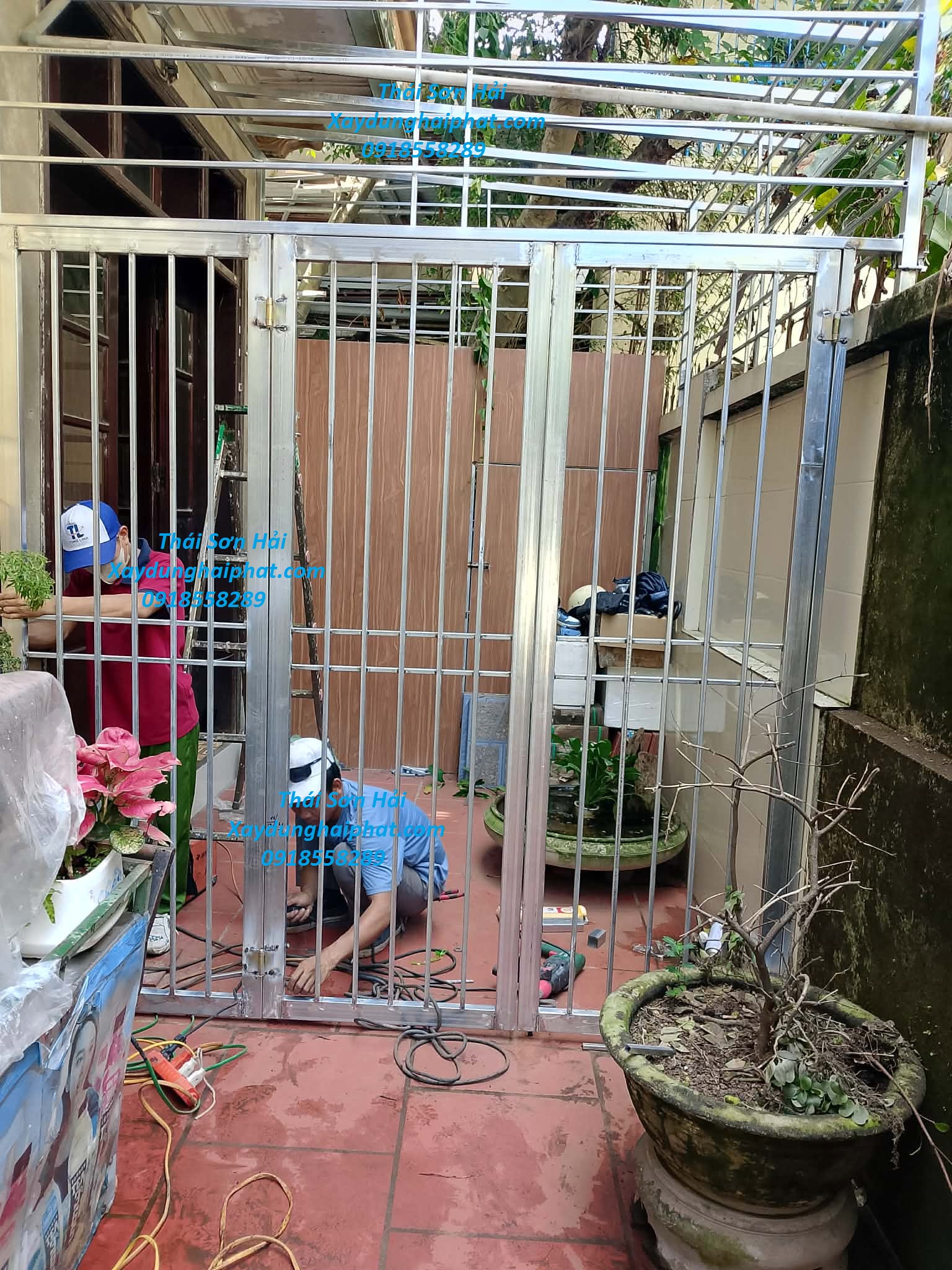 dia-chi-lam-chuong-cop-sat-ban-cong-uy-tin-thay-chuong-cop-sat-cu-Ha-Noi-3