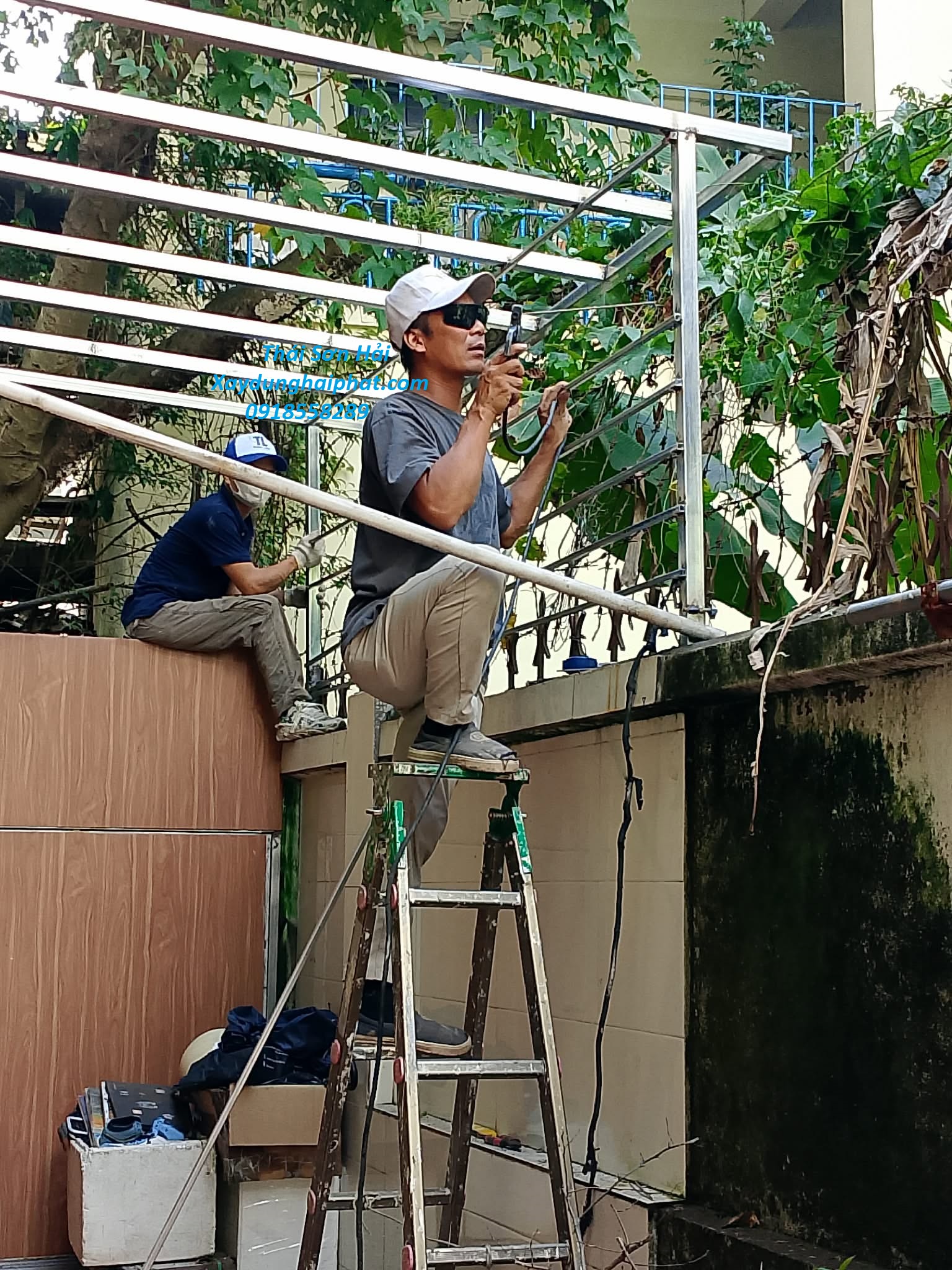 dia-chi-lam-chuong-cop-sat-ban-cong-uy-tin-thay-chuong-cop-sat-cu-Ha-Noi-4
