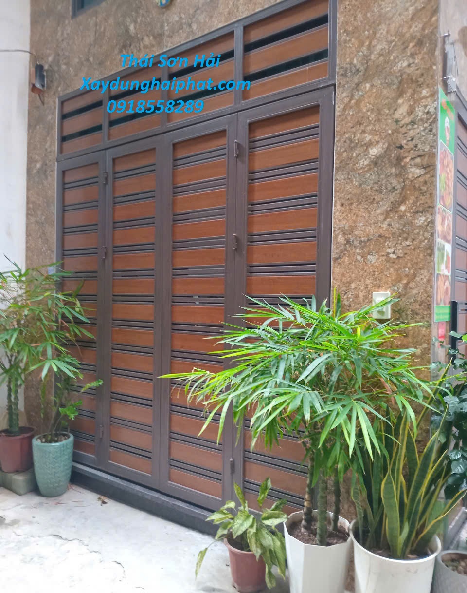 dia-chi-lam-cua-cong-sat-inox-gia-re-o-HN-1