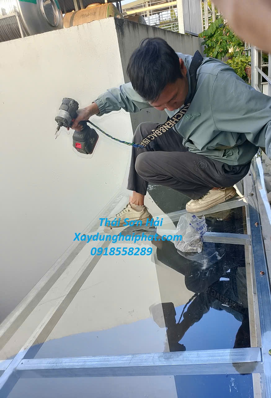 dia-chi-lam-mai-che-poly-uy-tin-lam-mai-nhua-dep-o-HN-6