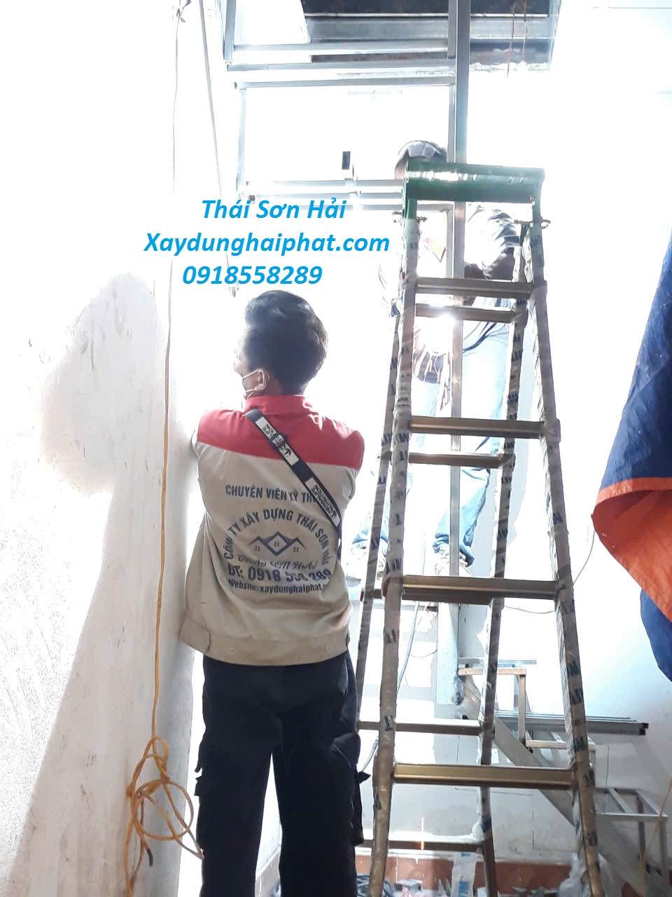 dia-chi-thi-cong-cau-thang-sat-uy-tin-nhan-lam-cau-thang-sat-tai-nha-o-HN-1