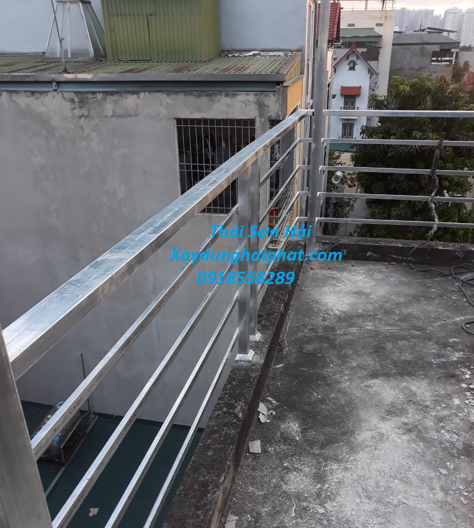 dich-vu-bao-gia-lan-can-sat-cau-thang-sat-o-Hoang-Mai-HN-2