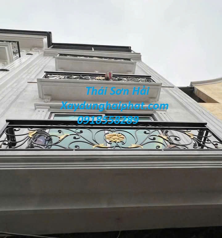 dich-vu-bao-gia-lan-can-sat-cau-thang-sat-o-Hoang-Mai-HN-7