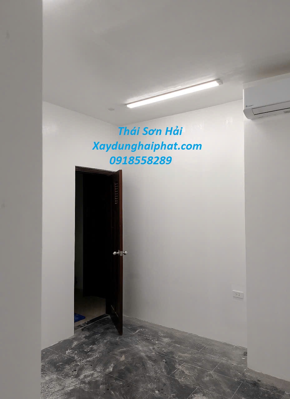 dich-vu-cai-tao-son-tuong-nha-cu-chong-tham-son-tuong-cu-tai-HN-1