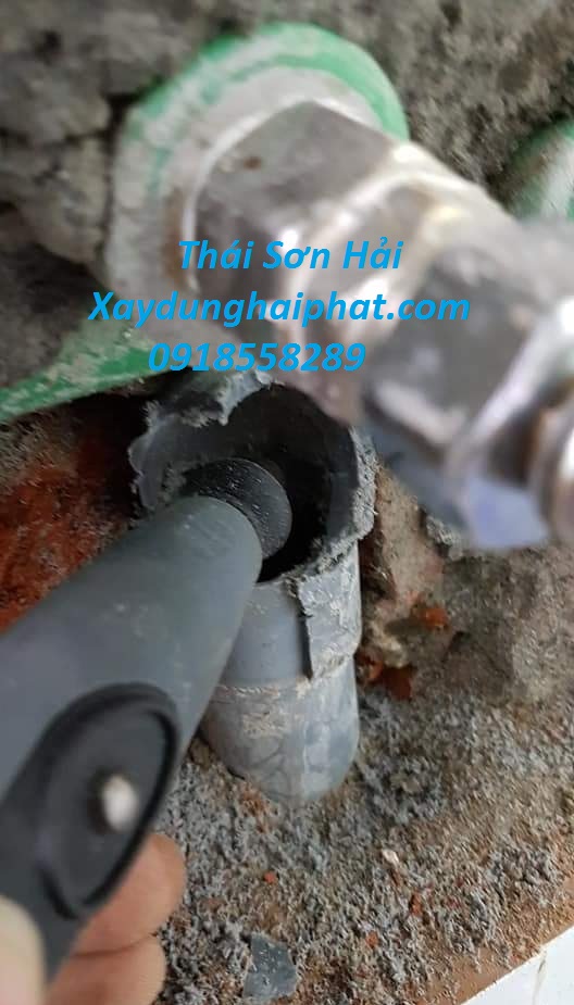 dich-vu-chong-tham-nuoc-chong-tham-triet-de-cho-phong-tam-cu-o-HN-3