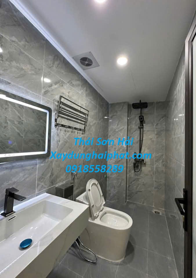 dich-vu-chong-tham-nuoc-nha-tam-chong-tham-mai-nha-ve-sinh-o-HN-2