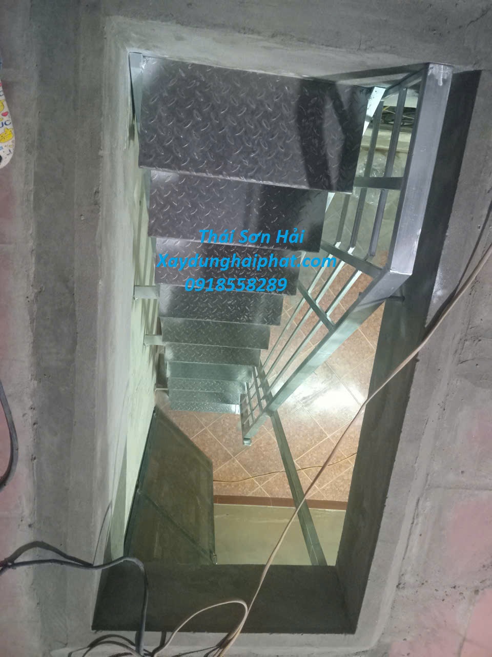 dich-vu-lam-cau-thang-sat-cho-nha-cai-tao-o-HN-5