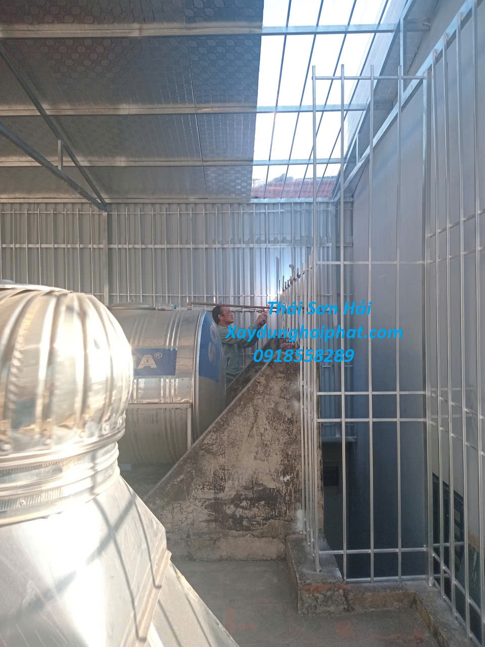 dich-vu-lam-khung-bao-ve-cua-sat-mai-ton-tai-Hoang-Mai-HN-4