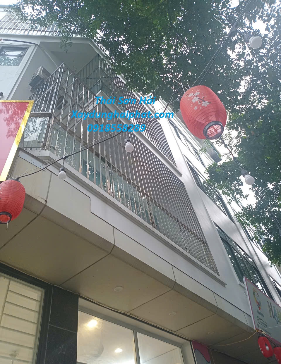 dich-vu-lam-lan-can-sat-gia-re-khung-sat-ban-cong-co-cua-mo-o-HN-5