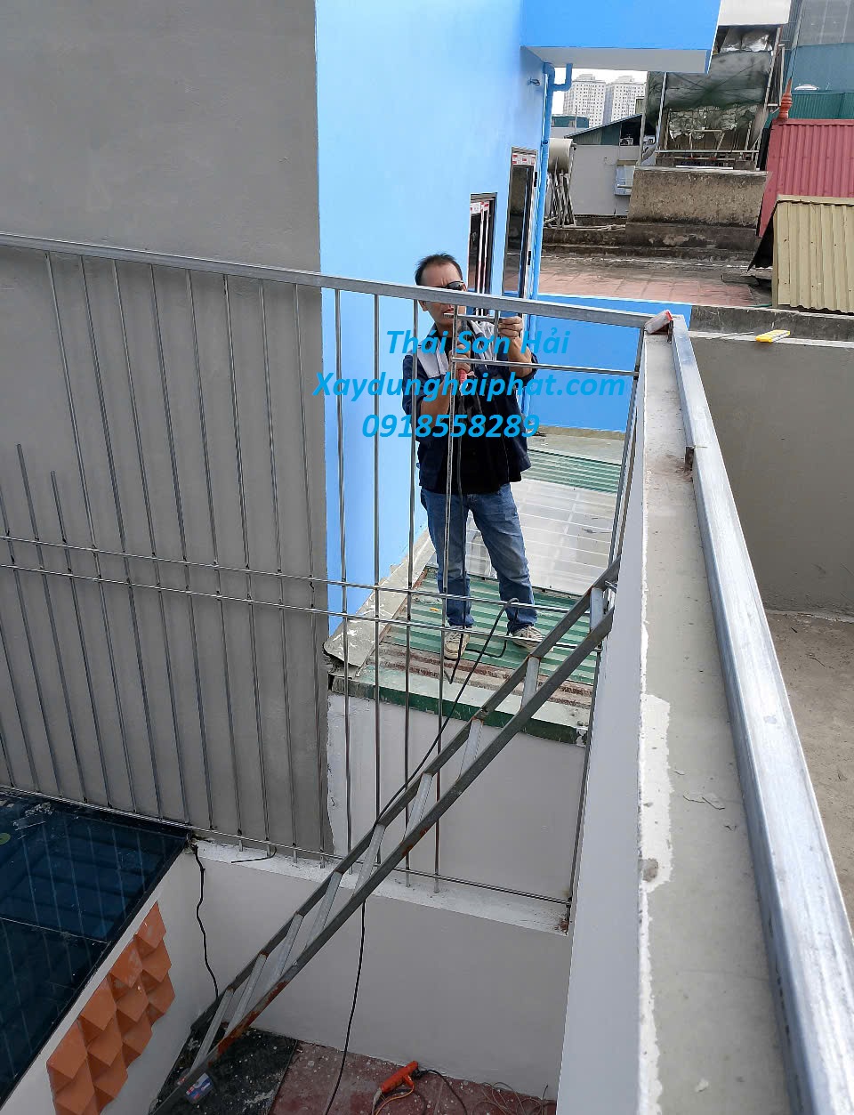 dich-vu-lam-long-sat-gia-re-chuong-cop-ban-cong-sat-an-toan-o-HN-1