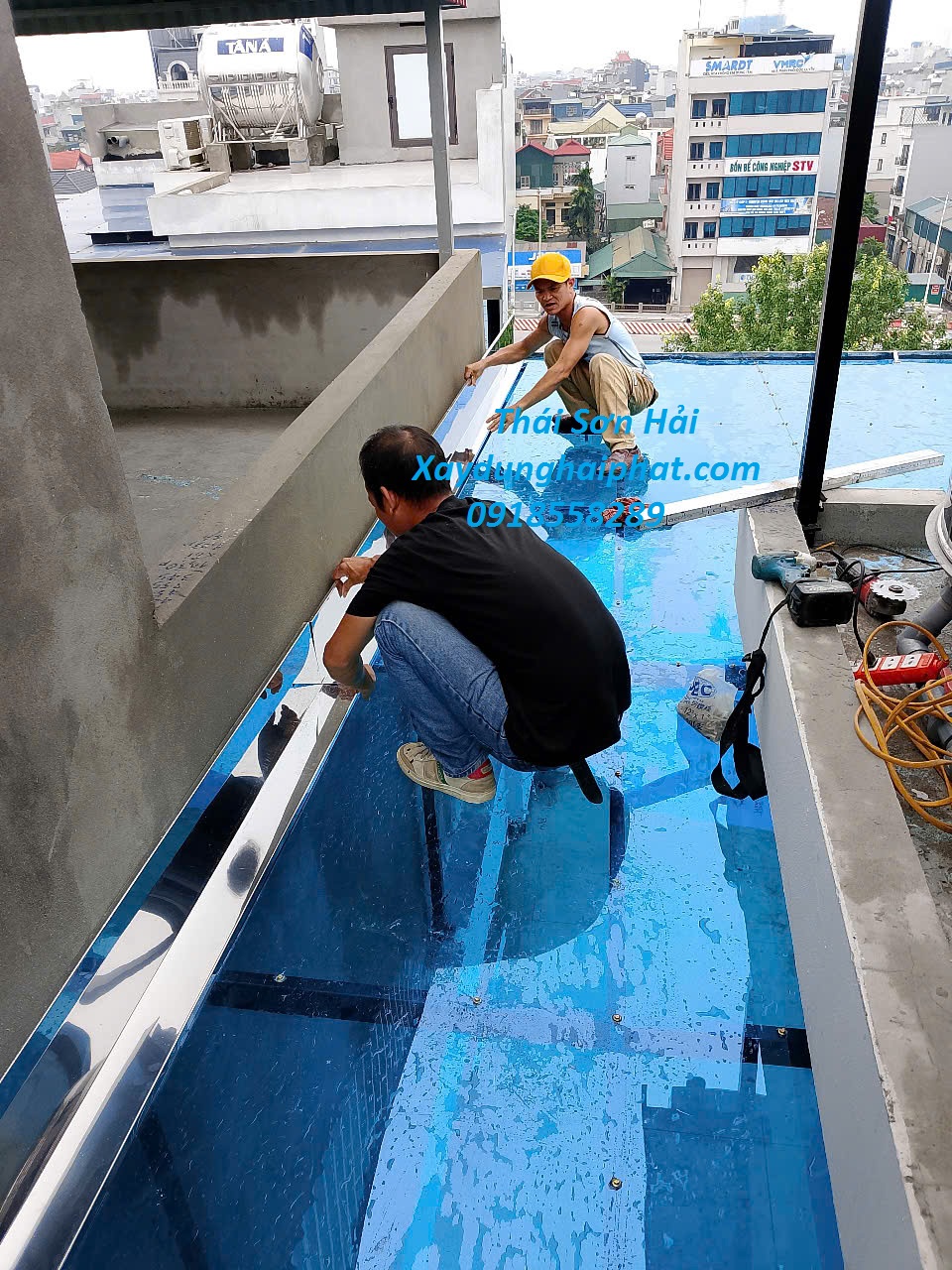 dich-vu-lam-mai-che-poly-uy-tin-lop-mai-poly-an-toan-o-HN-1