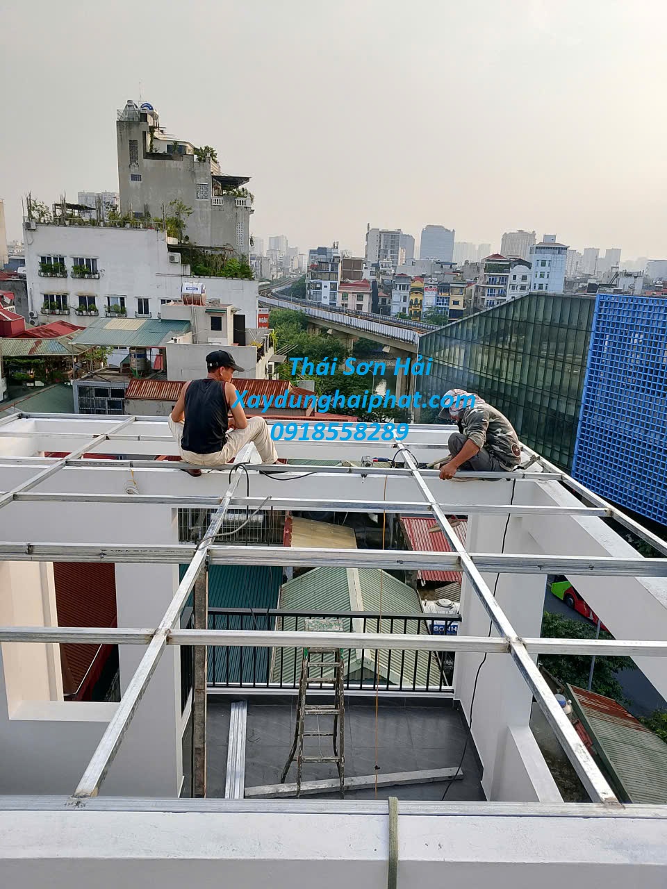 dich-vu-lam-mai-che-poly-uy-tin-lop-mai-poly-an-toan-o-HN-2