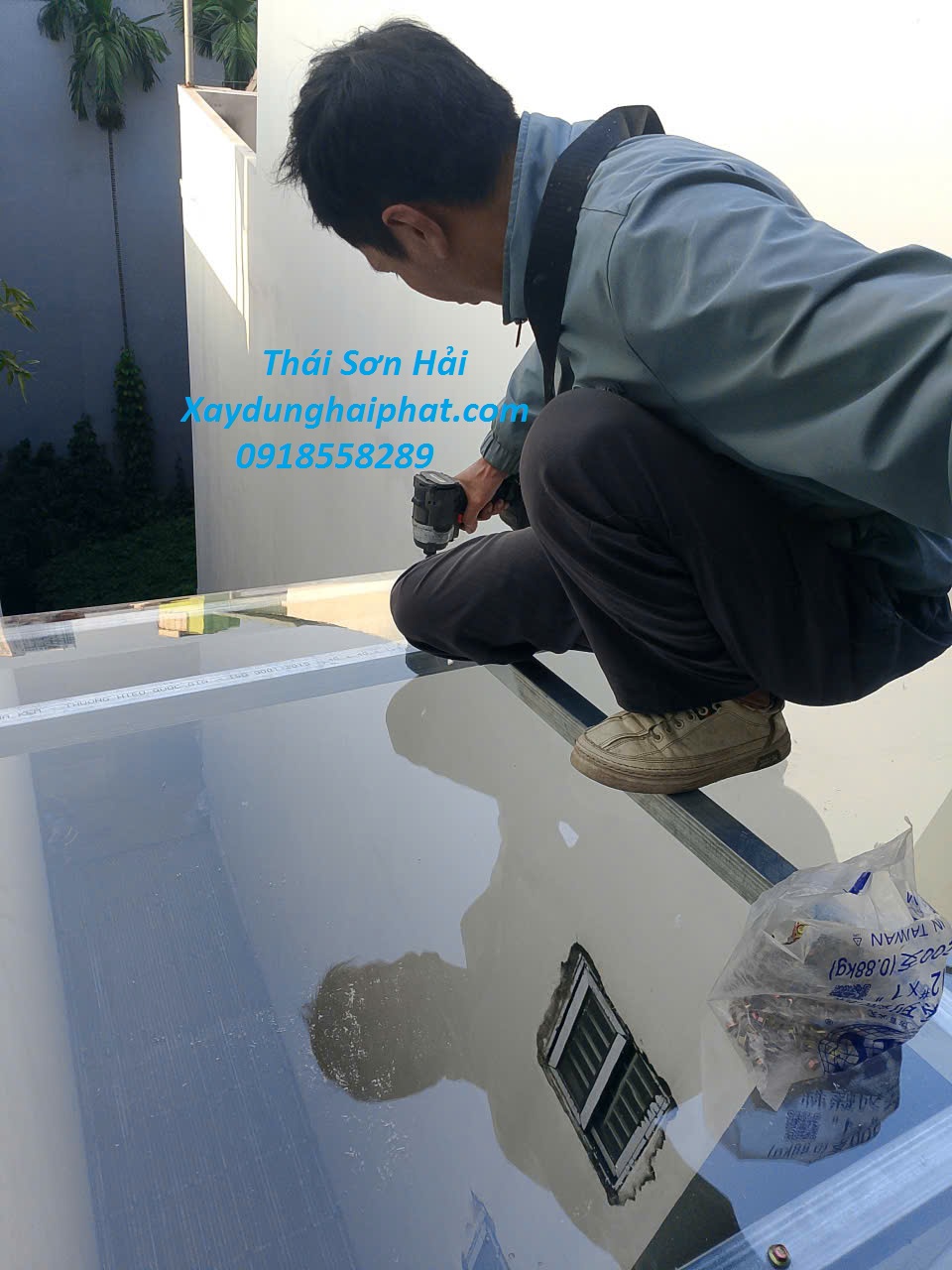 dich-vu-lam-mai-che-poly-uy-tin-lop-mai-poly-an-toan-o-HN-6