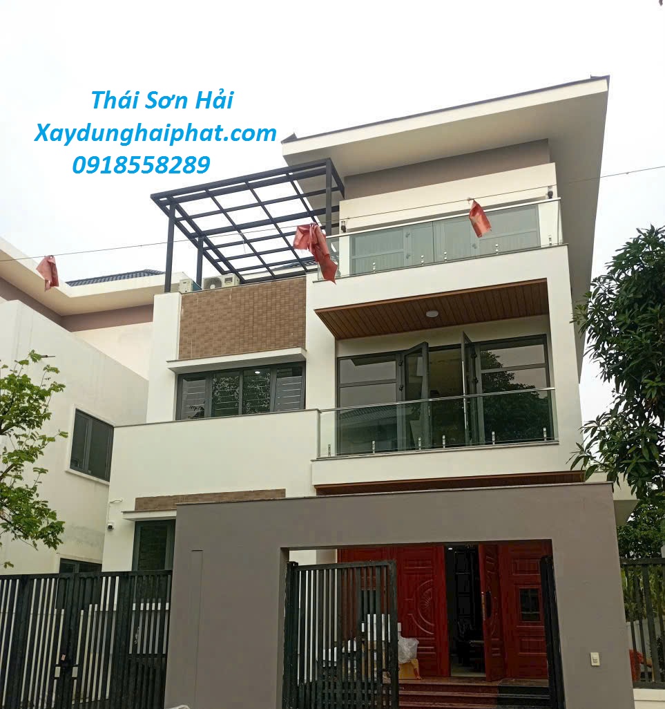 dich-vu-lam-mai-poly-uy-tin-sua-chua-thay-mai-poly-Ha-Noi-4