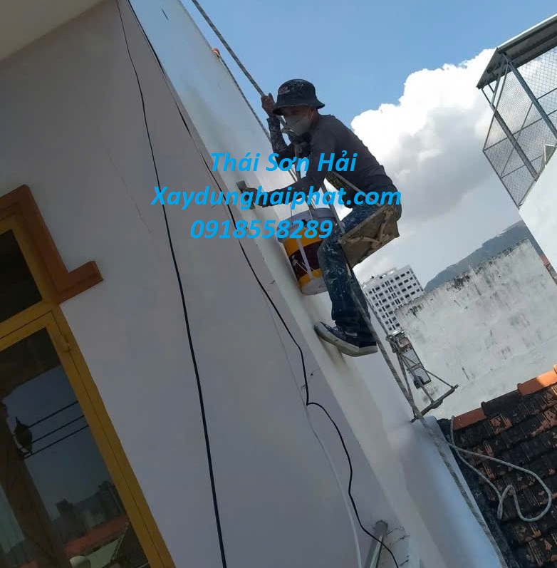 dich-vu-lan-son-cai-tao-nha-chong-tham-tuong-ngoai-nha-cu-o-HN-2